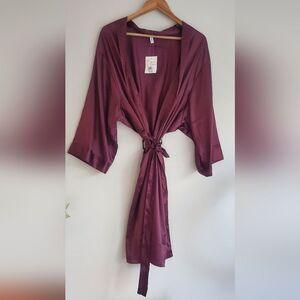Davids Bridal Elegant Wine Color Women's Robe Plus Size 1x/2x